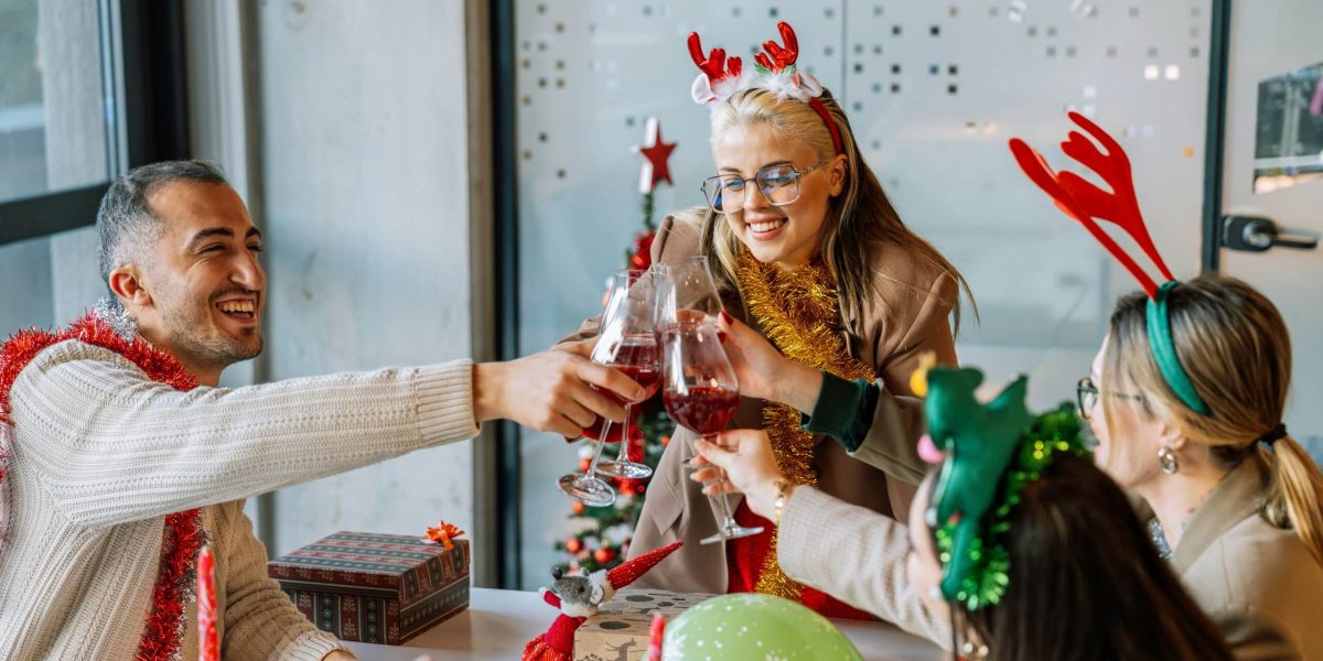 Holiday Event Planning: Virtual vs. In-Person Festivities